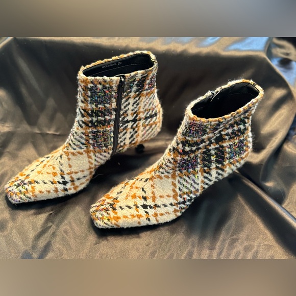 NEW Gianni Bini Palmero Flannel Plaid Snip Toe Kitten Heel booties, Size 8.5M - Picture 3 of 10